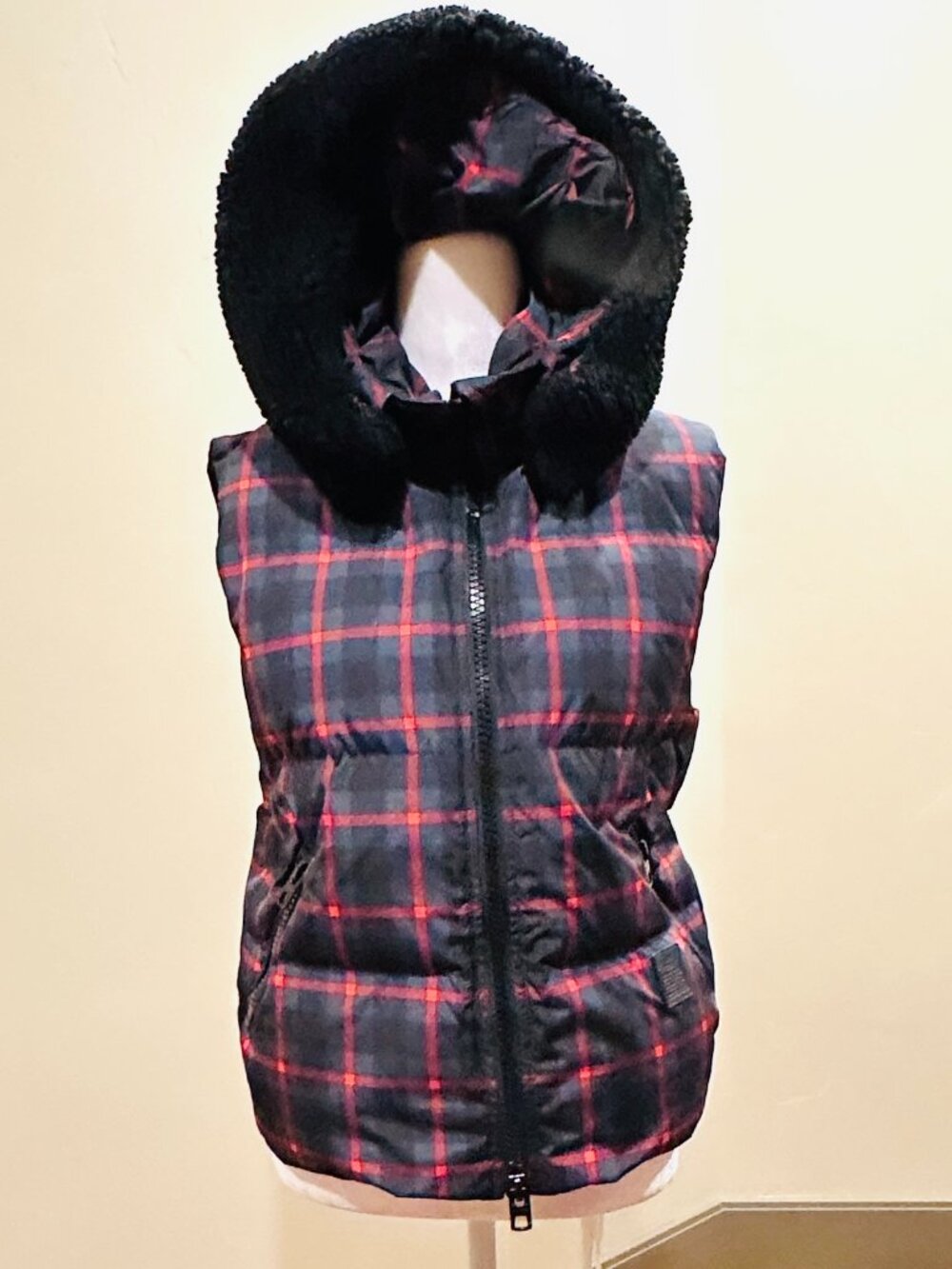 COACH PLAID PUFFER VEST MEDIUM